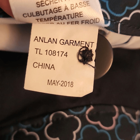 Greg Norman Woman's Geometric on Blue Golf Shorts Size 8 (3055) - Picture 7 of 7